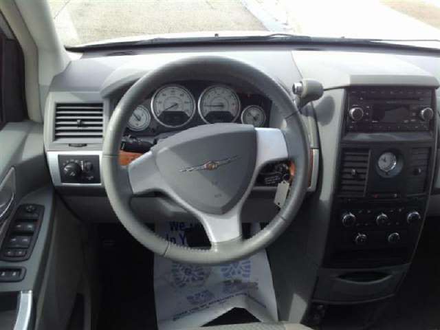 Chrysler Town and Country 2008 photo 14